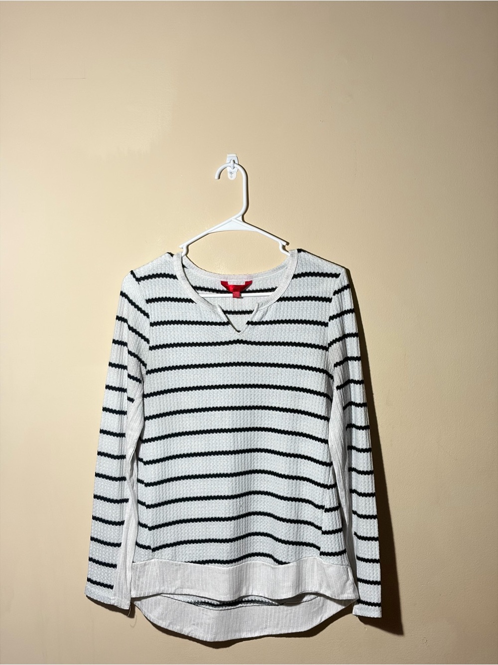 Hot Kiss Size Medium Women’s Striped White & Black Long-Sleeve Knitted Top